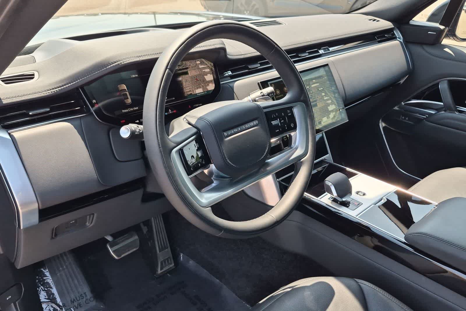 Certified 2025 Land Rover Range Rover SE AWD/4WD image 2