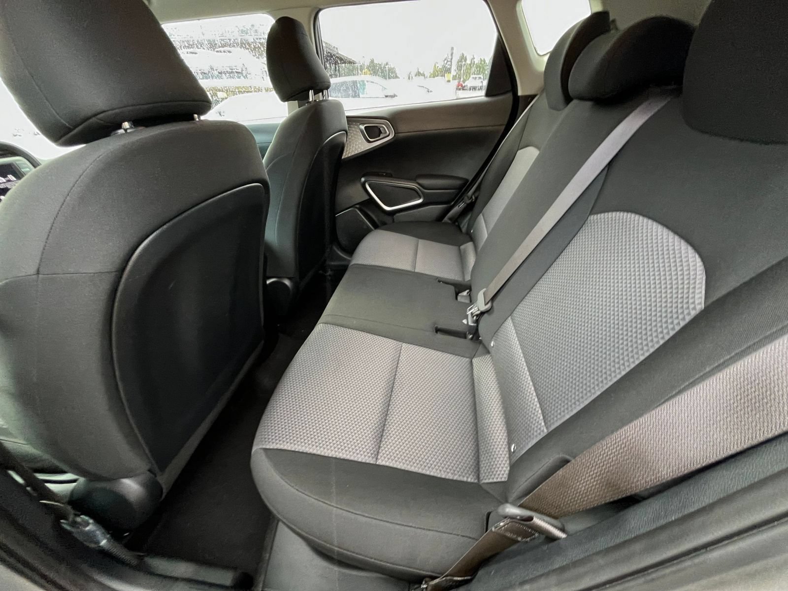 Used 2025 Kia Soul LX w/ LX Technology Package FWD image 25