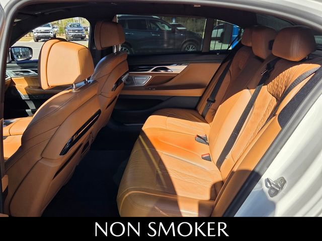 Used 2021 BMW 750i xDrive w/ Executive Package image 7