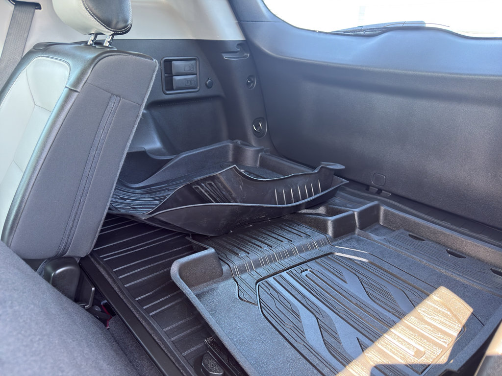 Used 2023 GMC Terrain SLT image 34