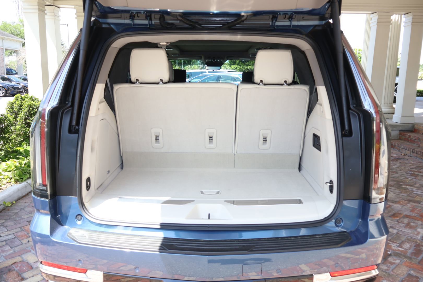 New 2025 Cadillac Escalade Premium Luxury Platinum w/ LPO, Radiant Package image 17