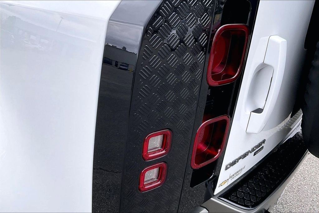 Used 2023 Land Rover Defender 110 X-Dynamic SE image 29