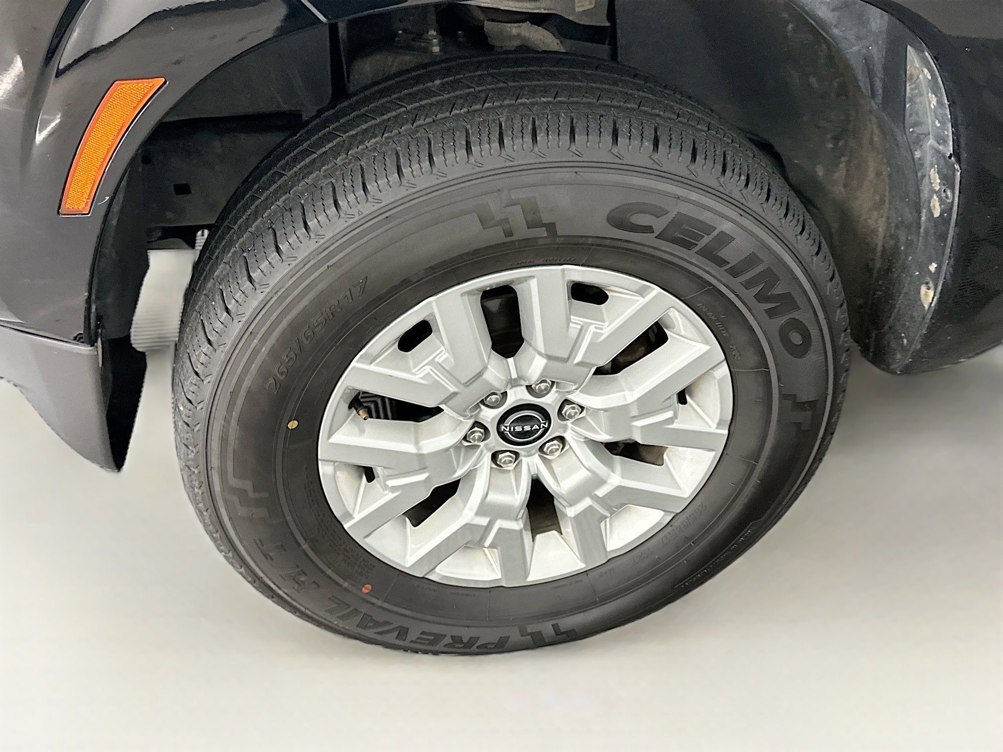 Used 2023 Nissan Frontier SV image 11