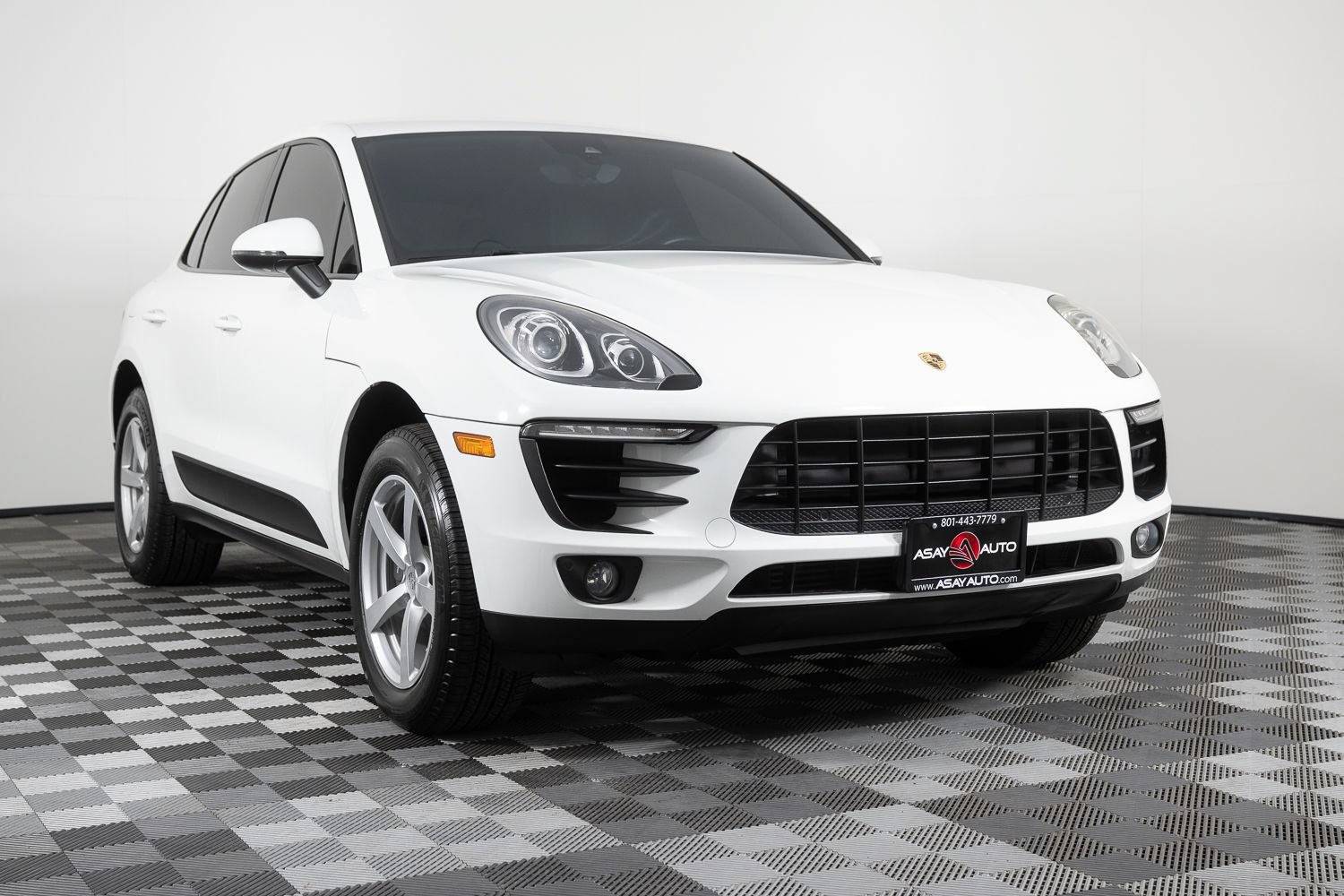 Used 2018 Porsche Macan AWD/4WD image 10