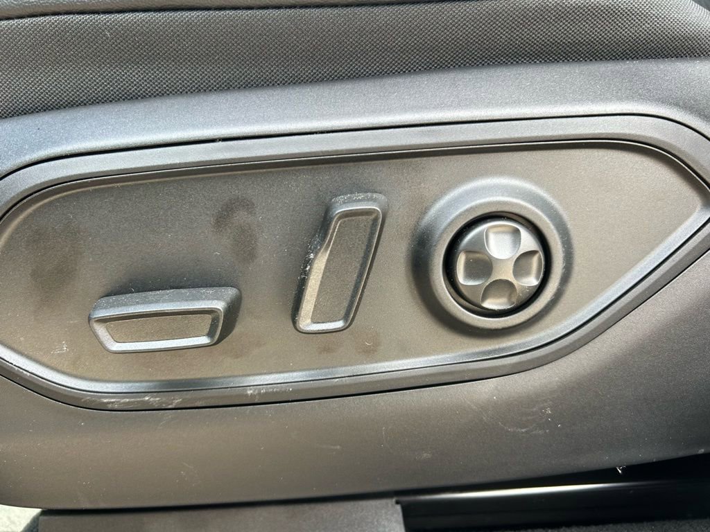 New 2026 Jeep Grand Cherokee Altitude image 13