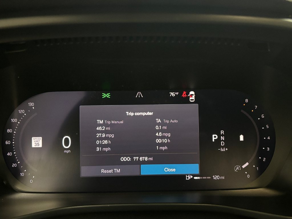 Certified 2023 Volvo XC40 B5 Core AWD/4WD image 29