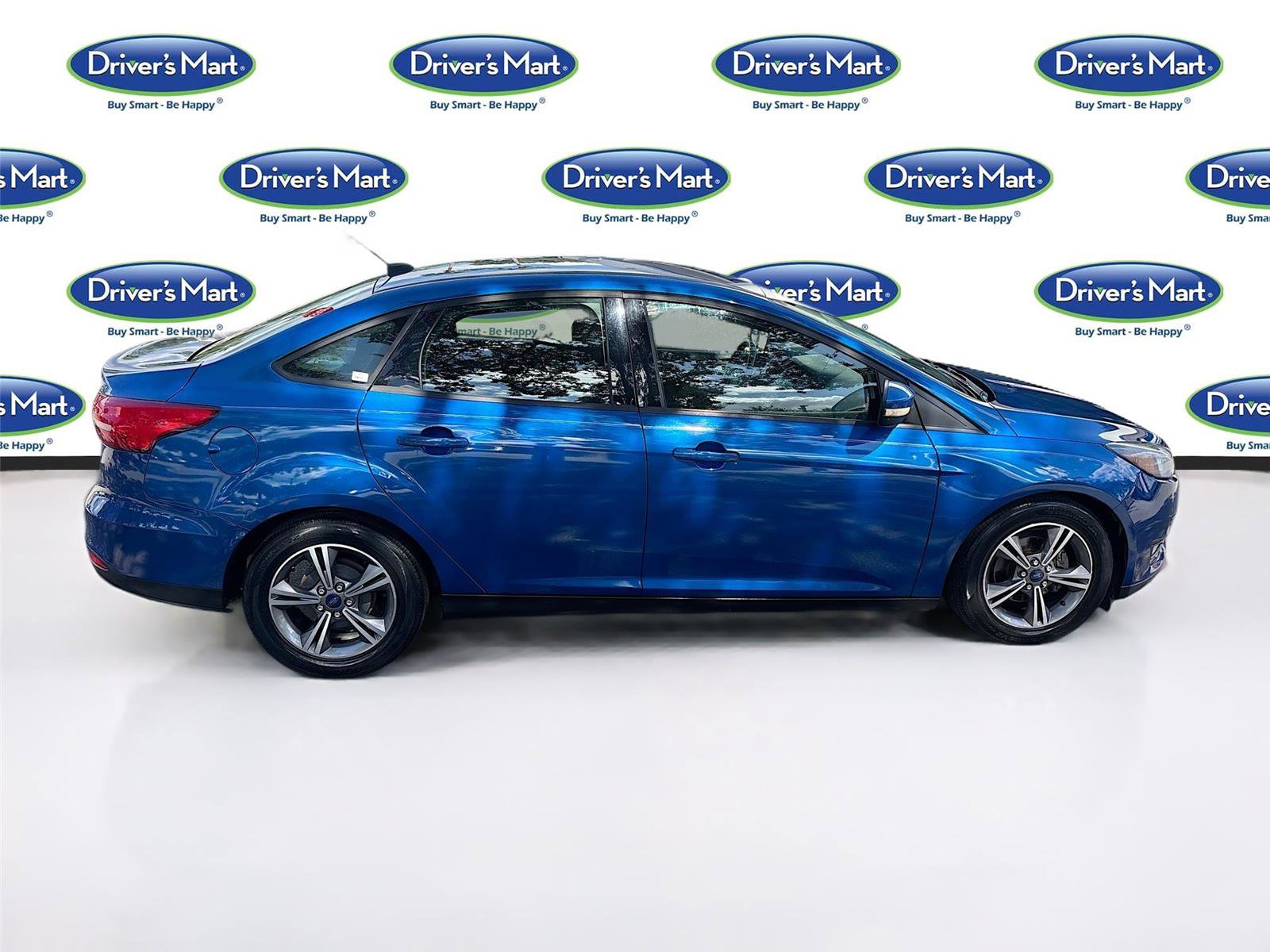 Used 2018 Ford Focus SE w/ SE Appearance Package image 9