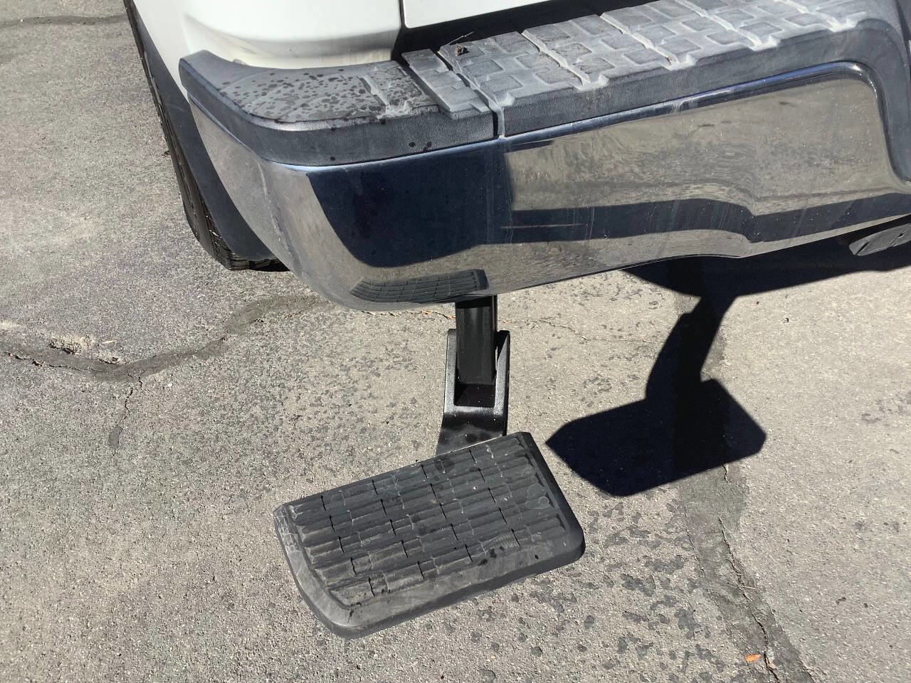 Used 2013 Toyota Tundra Grade 4x4 4dr CrewMax Cab Pick image 26