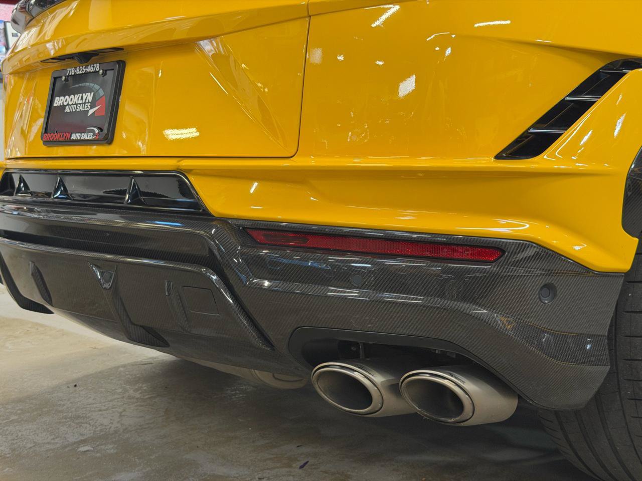 Used 2023 Lamborghini Urus Performante AWD/4WD image 18