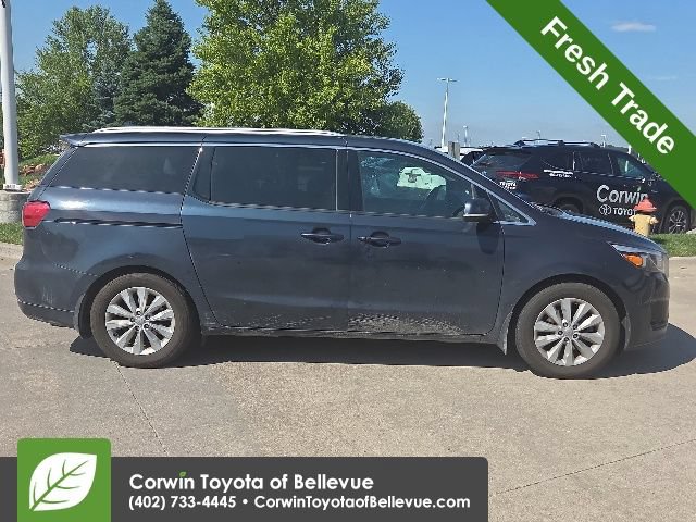 Used 2017 Kia Sedona EX FWD image 2