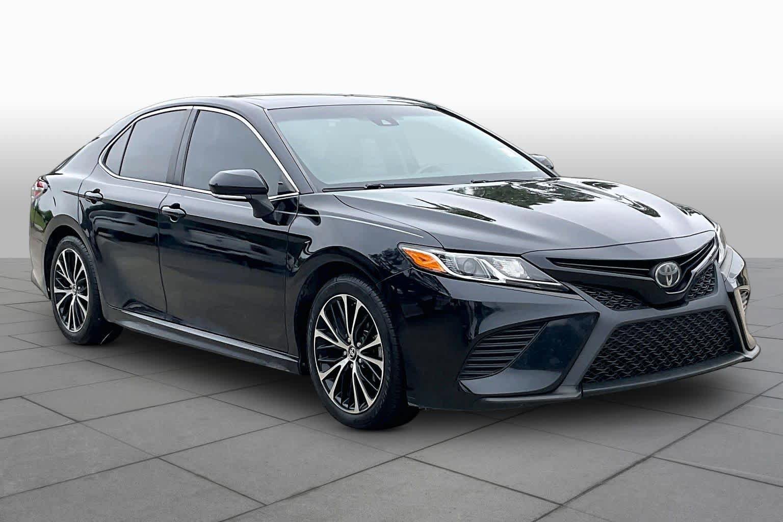 Used 2018 Toyota Camry SE w/ Audio Package FWD image 3