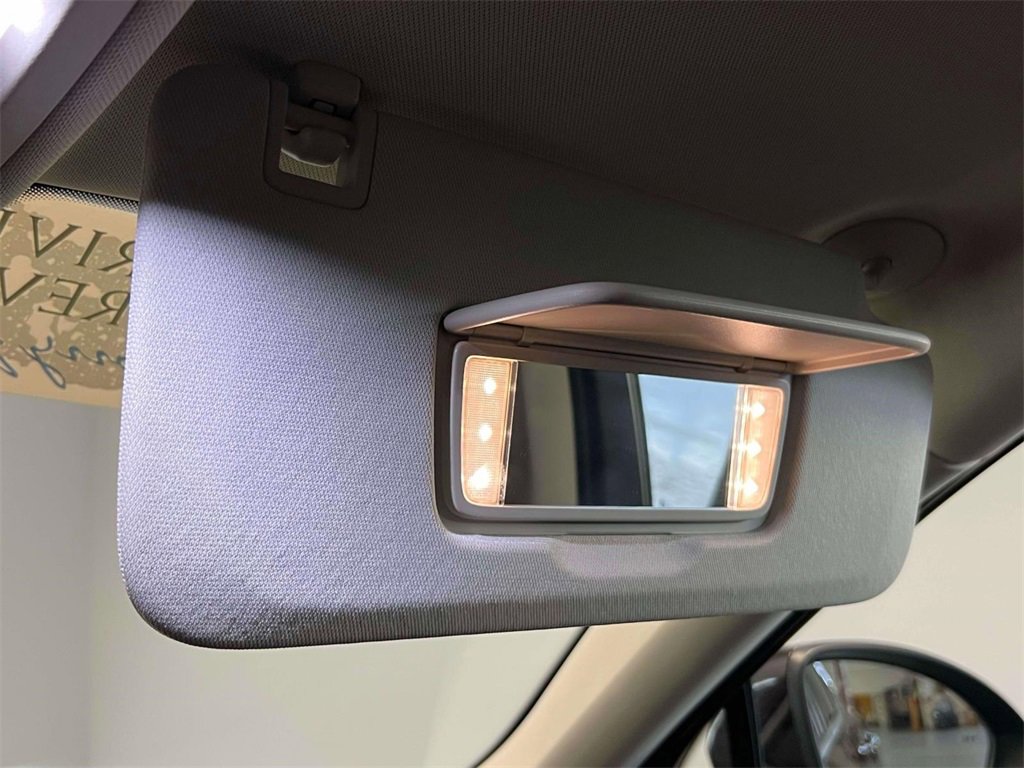 Used 2022 Buick Envision Avenir w/ Technology Package II image 34