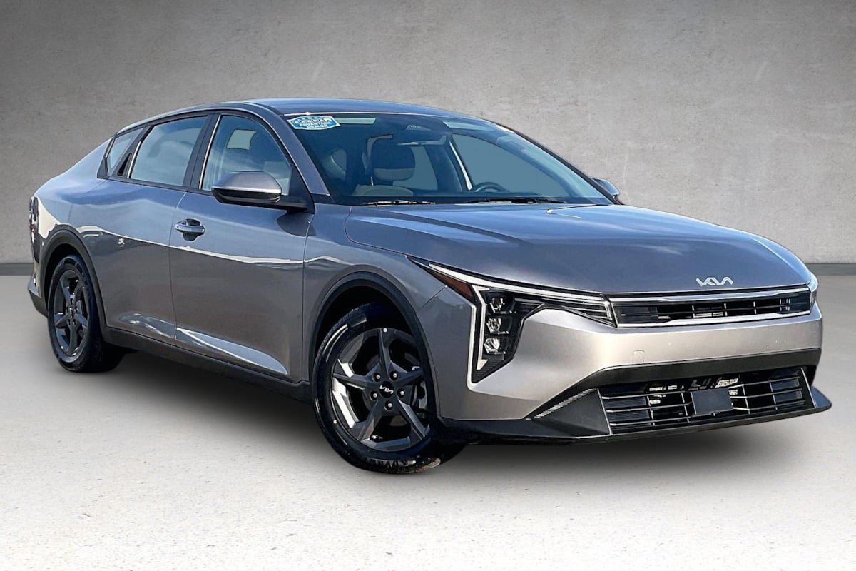 Used 2025 Kia K4 FWD image 2