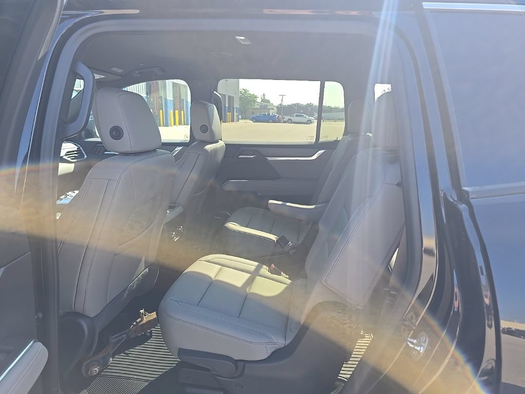Used 2024 GMC Acadia Elevation w/ Trailering Package AWD/4WD image 17