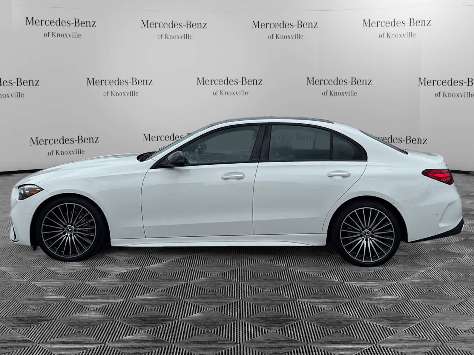 Used 2024 Mercedes-Benz C 300 4MATIC Sedan image 2