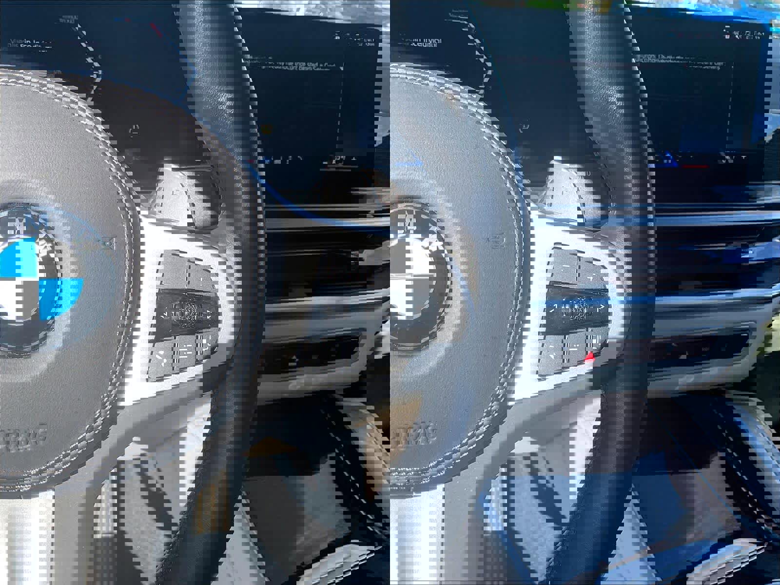 Used 2024 BMW X6 xDrive40i w/ Executive Package image 20