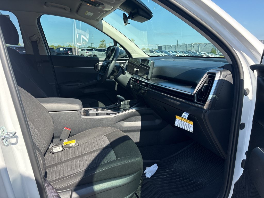 Certified 2026 Kia Sorento LX FWD image 21