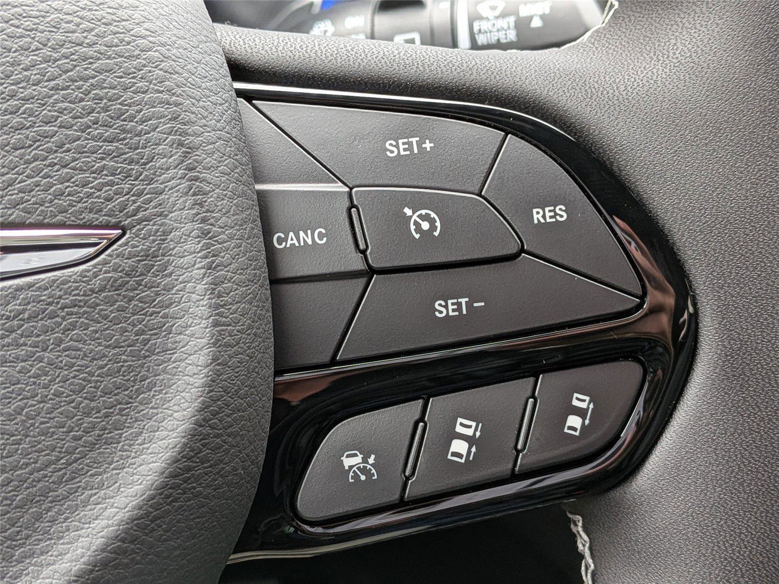 New 2026 Chrysler Pacifica Select FWD image 29