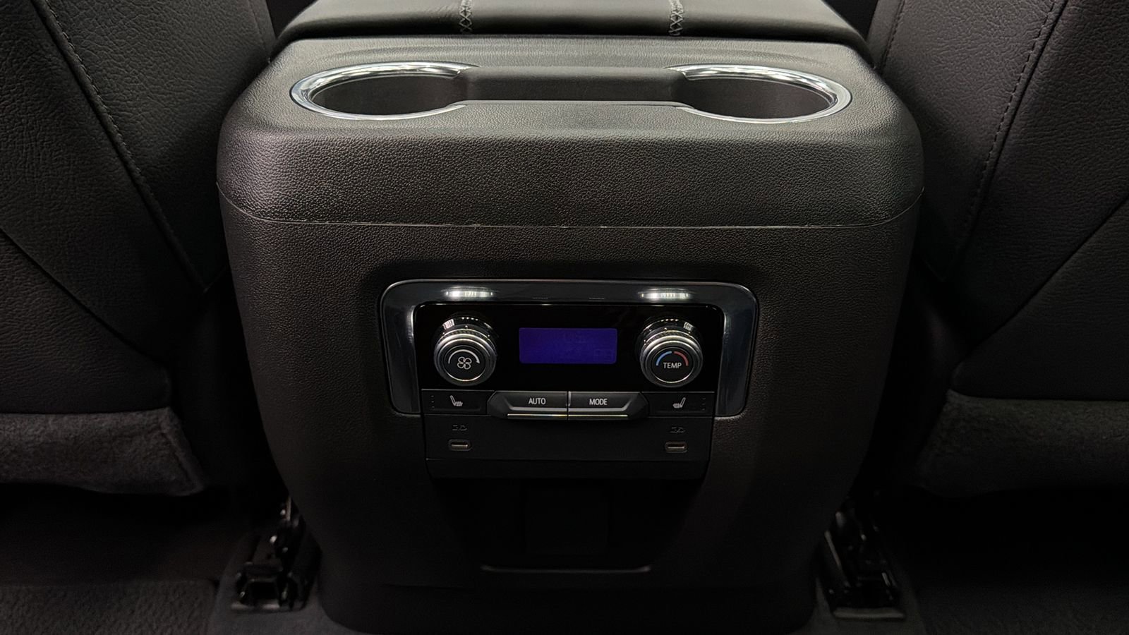 Used 2026 GMC Yukon Denali w/ Sun & Power Step Package AWD/4WD image 35