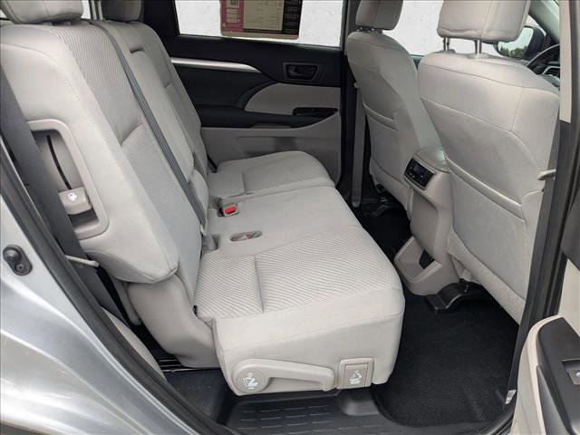 Used 2019 Toyota Highlander LE image 17