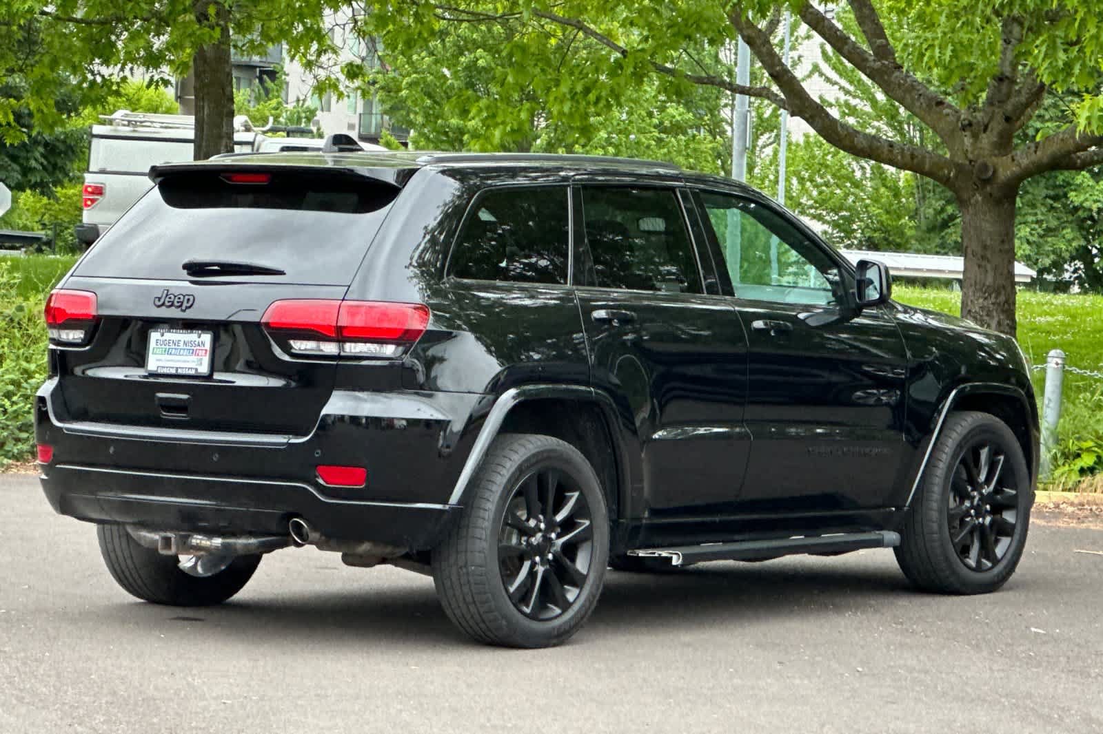 Used 2019 Jeep Grand Cherokee Altitude AWD/4WD image 2