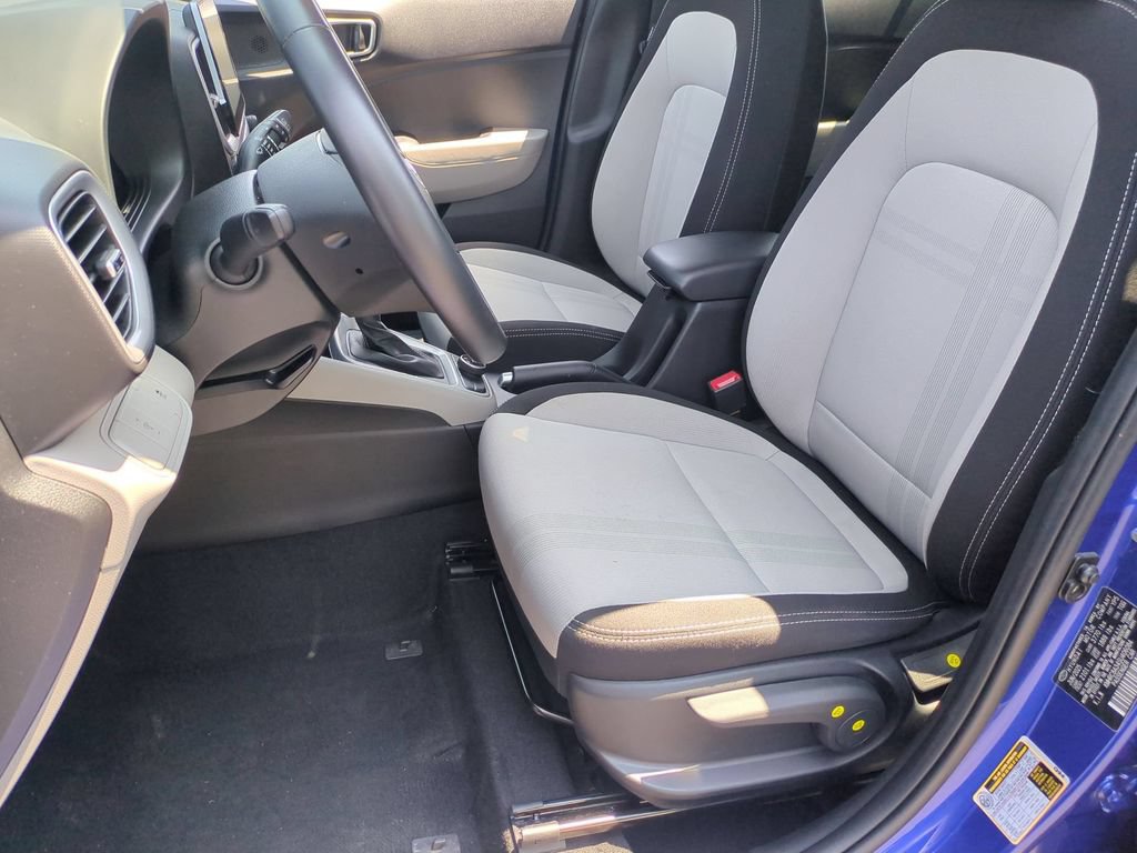 Used 2025 Hyundai Venue SEL FWD image 24