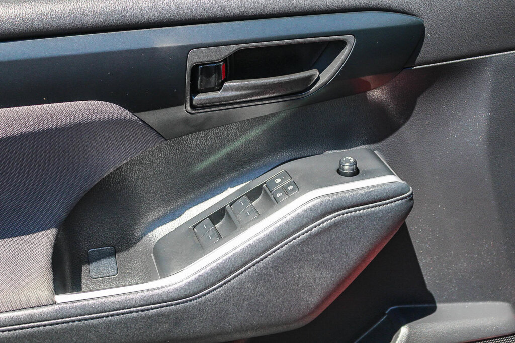 Certified 2025 Toyota Highlander LE FWD image 11