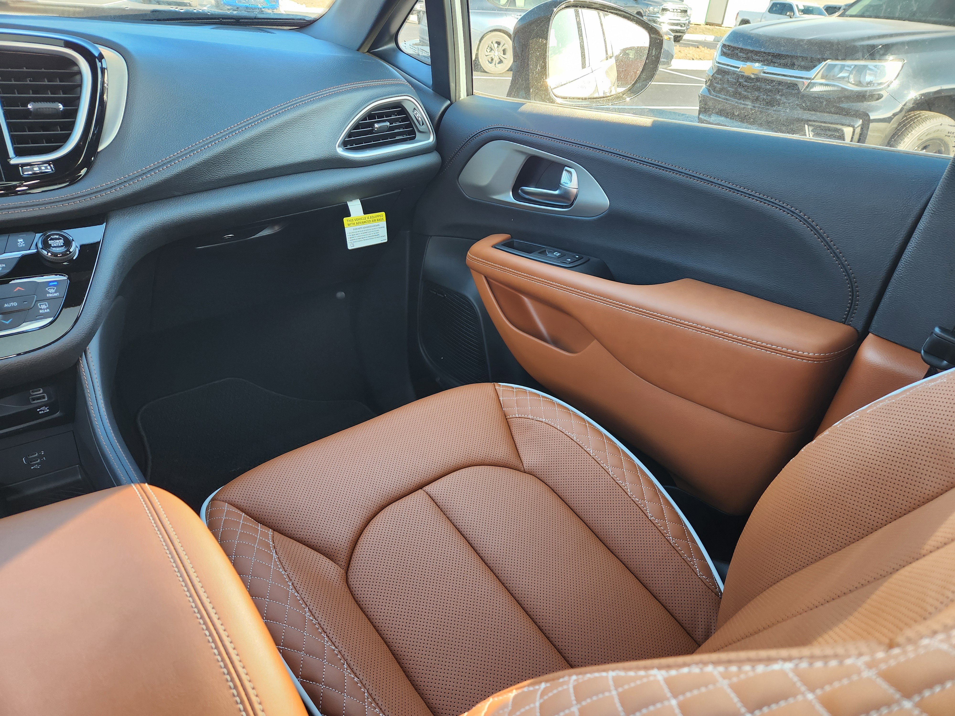 New 2026 Chrysler Pacifica Pinnacle image 21