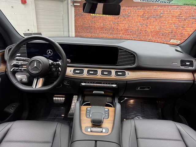 Used 2025 Mercedes-Benz GLS 450 4MATIC image 12