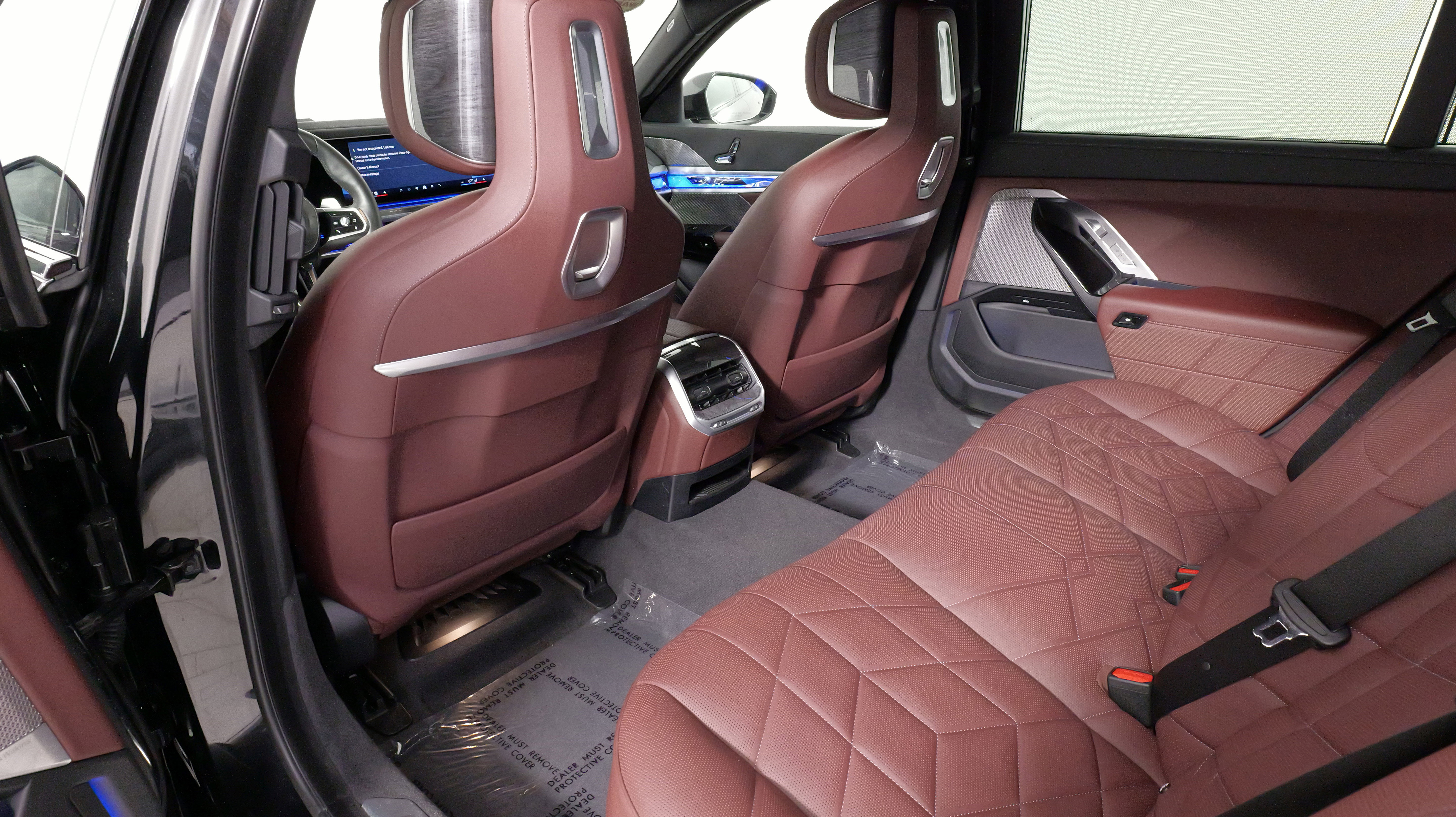 Used 2023 BMW 760i xDrive image 32