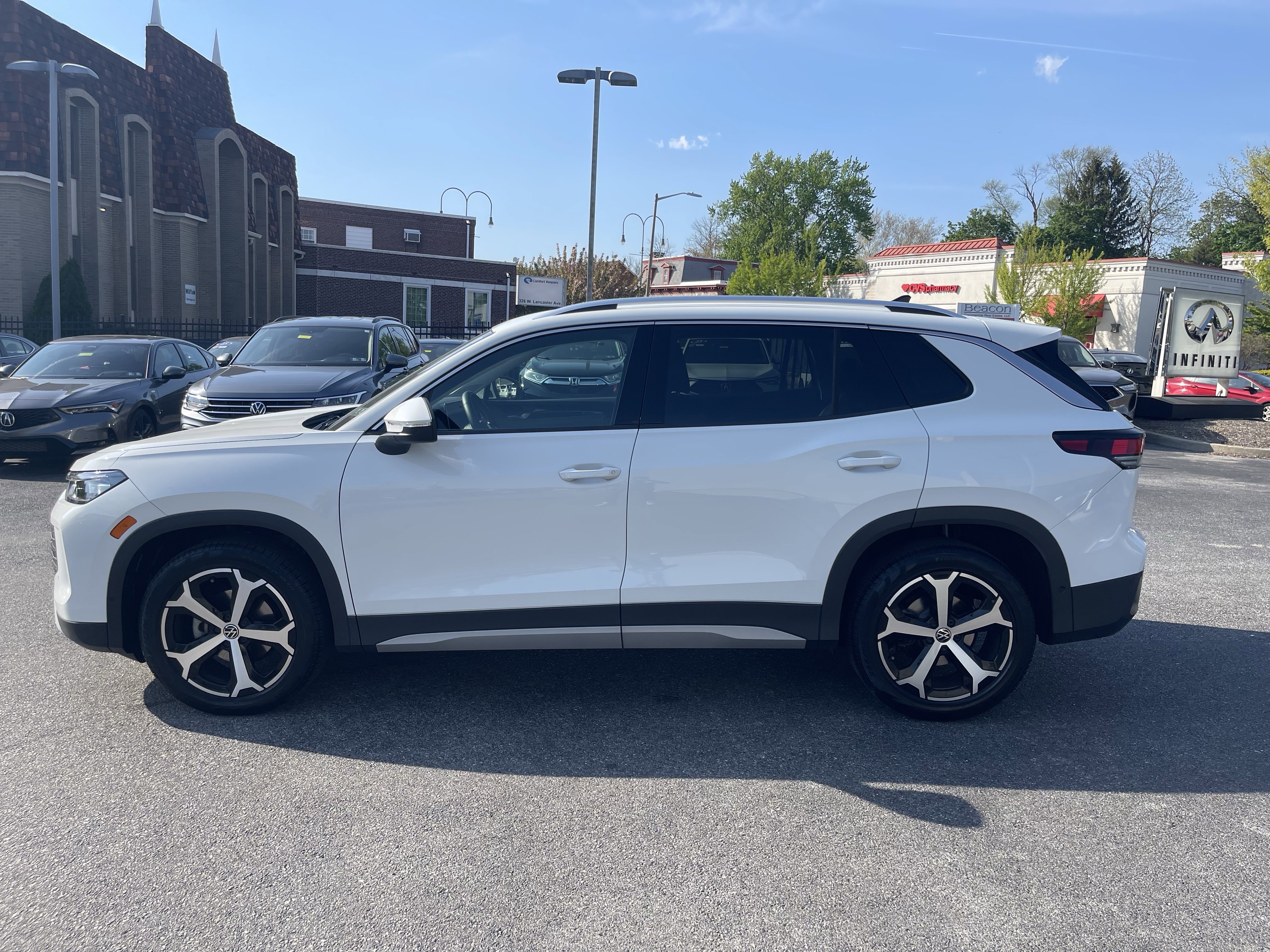 Used 2025 Volkswagen Tiguan SE FWD image 4