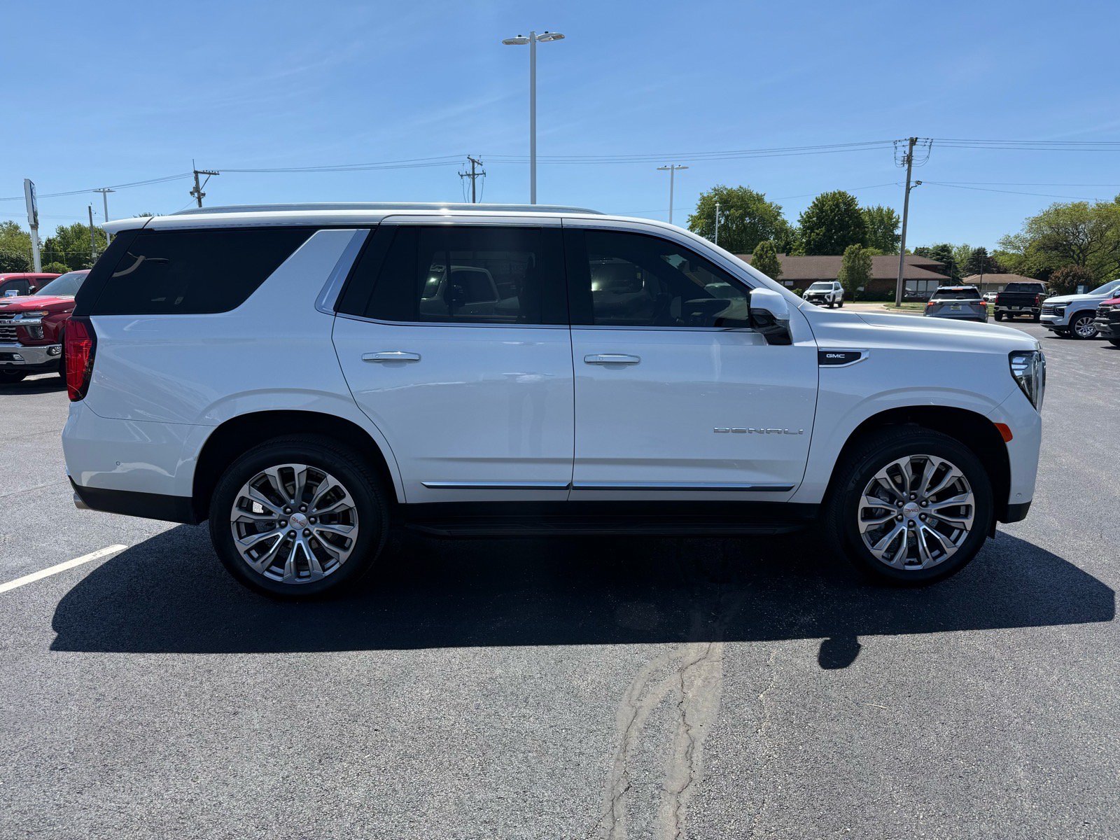 Used 2024 GMC Yukon Denali w/ Advanced Technology Package AWD/4WD image 6