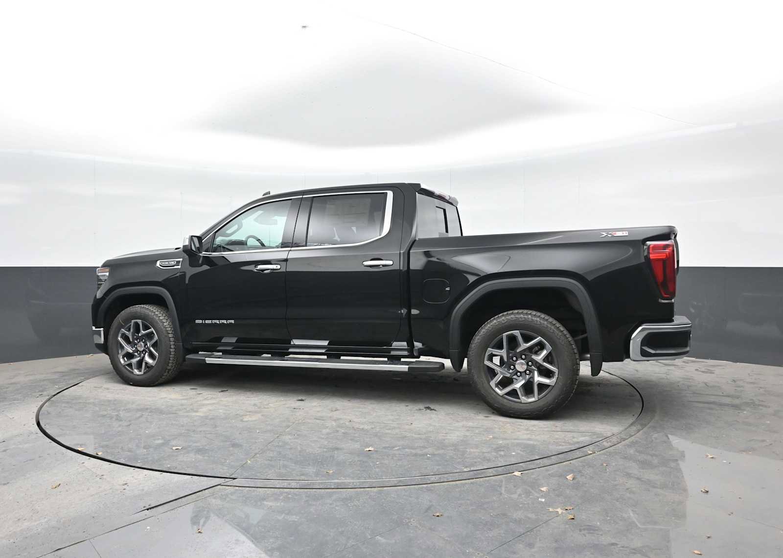 New 2026 GMC Sierra 1500 SLT w/ SLT Premium Package image 3