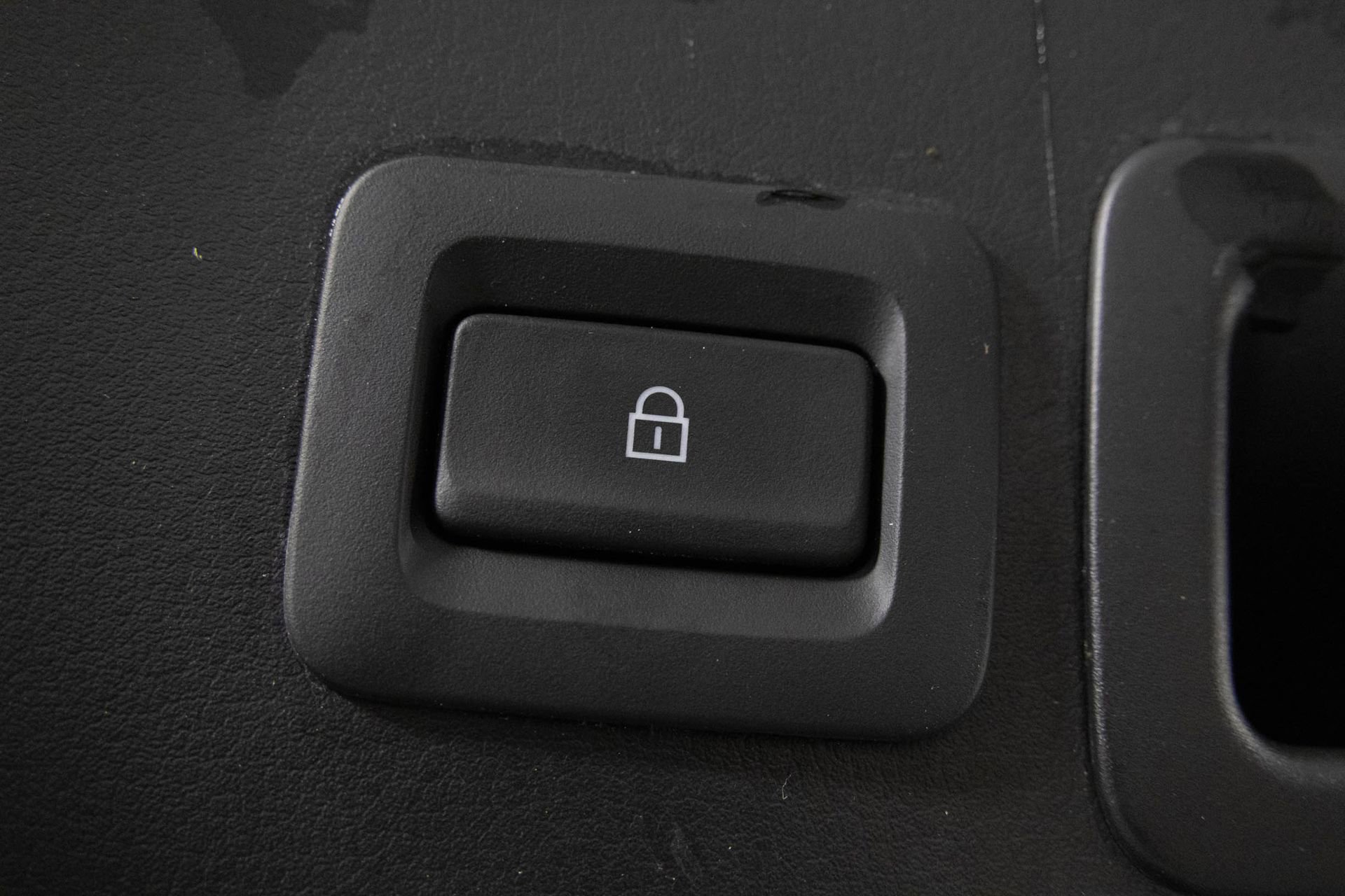 Used 2023 MAZDA MAZDA3 s image 40