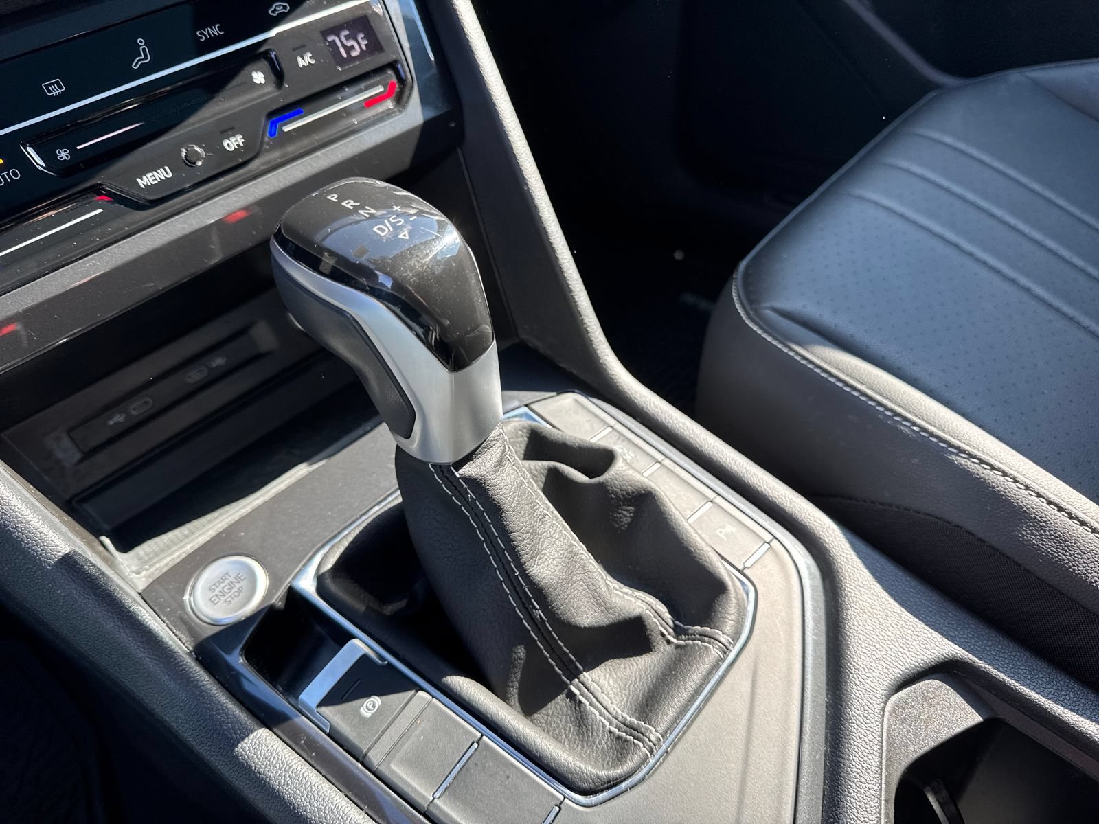Certified 2023 Volkswagen Tiguan SE R-Line FWD image 16