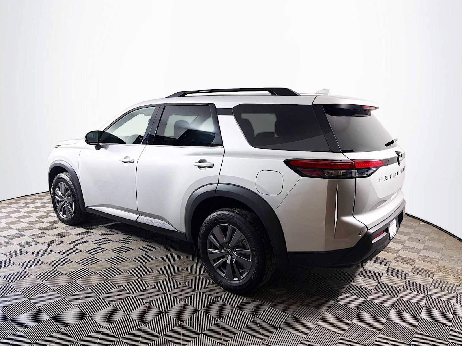Certified 2024 Nissan Pathfinder SV AWD/4WD image 6
