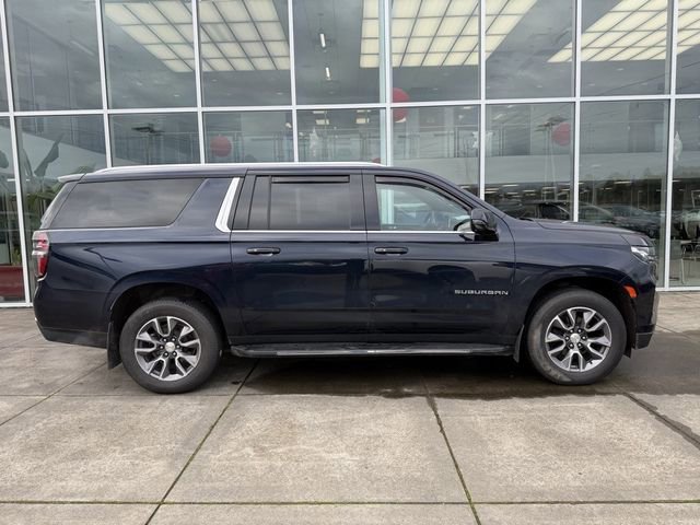Used 2022 Chevrolet Suburban LT w/ LT Signature Package AWD/4WD image 8