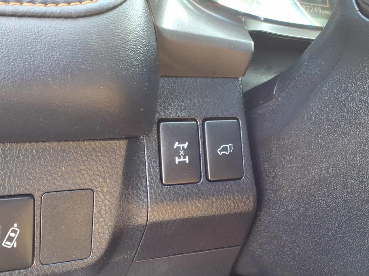 Used 2018 Toyota RAV4 SE w/ Power Extra Value Package AWD/4WD image 27