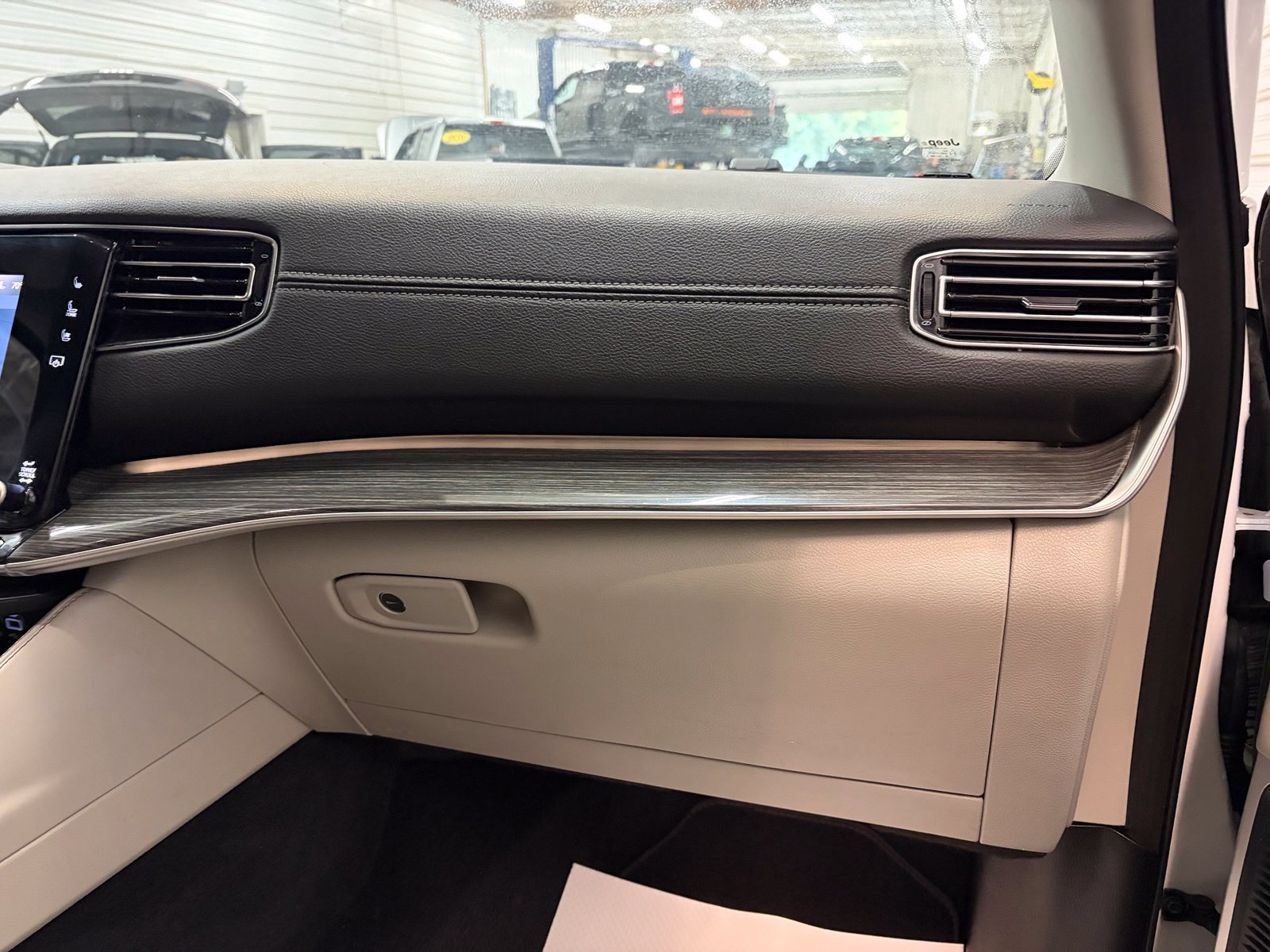 Used 2022 Jeep Wagoneer Series II AWD/4WD image 29