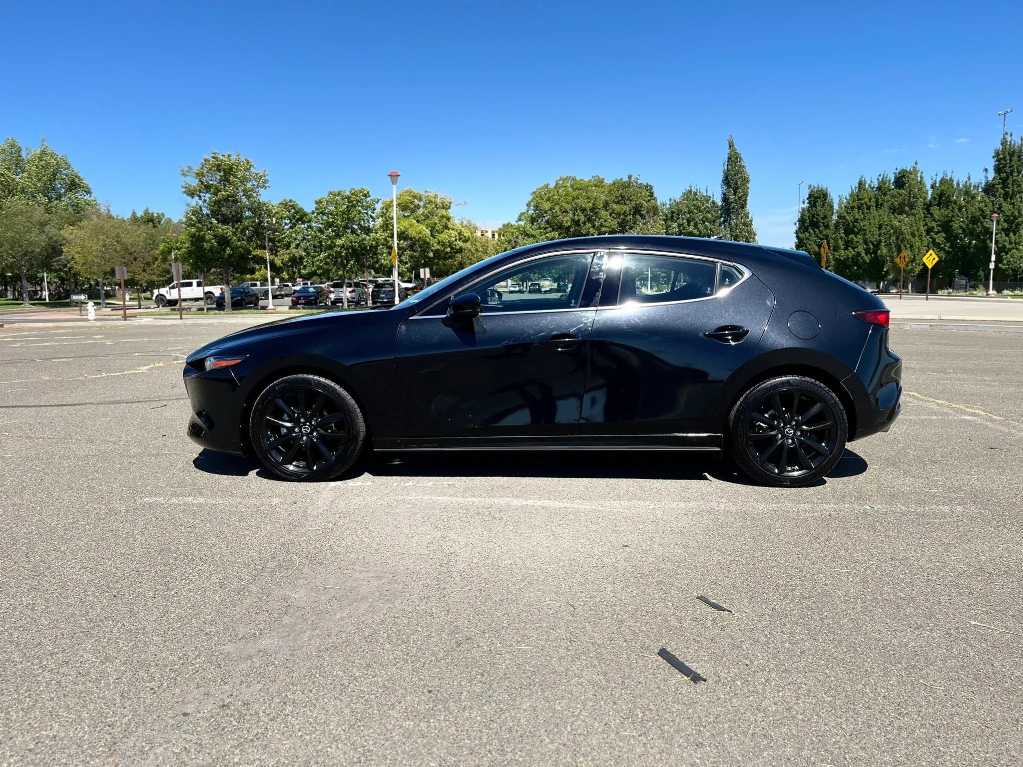 Used 2022 MAZDA MAZDA3 s FWD image 9