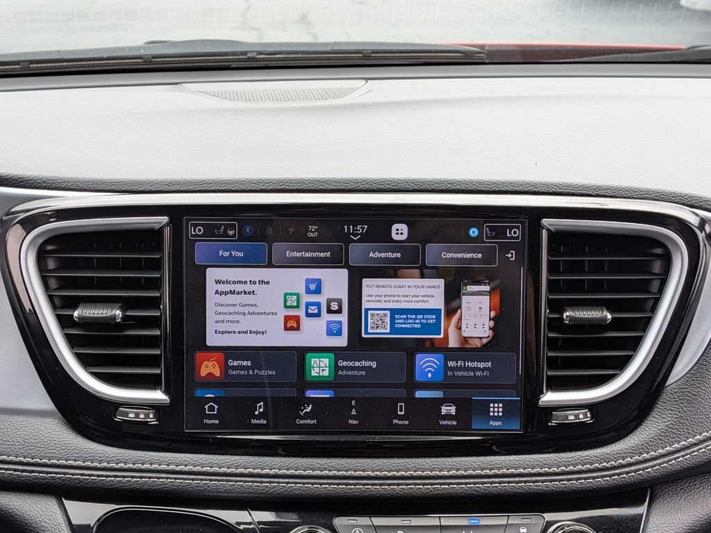 Used 2025 Chrysler Pacifica Limited FWD image 33