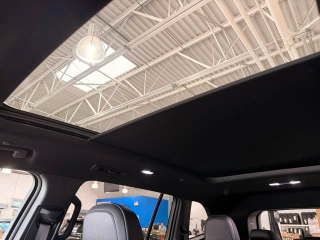 Used 2025 GMC Acadia Elevation w/ Elevation Premium Package AWD/4WD image 20