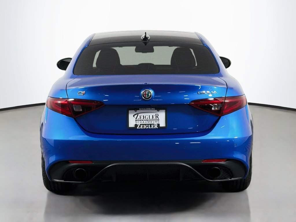 Used 2022 Alfa Romeo Giulia Veloce AWD/4WD image 6