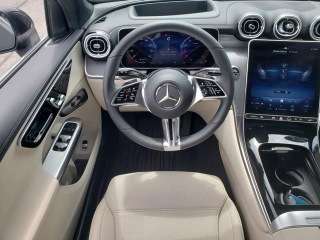 Used 2025 Mercedes-Benz GLC 300 4MATIC image 19