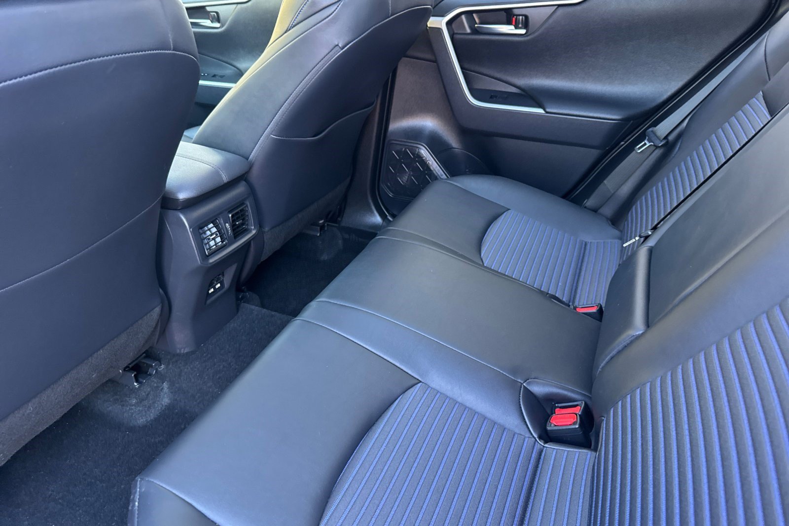 Used 2021 Toyota RAV4 XSE AWD/4WD image 27
