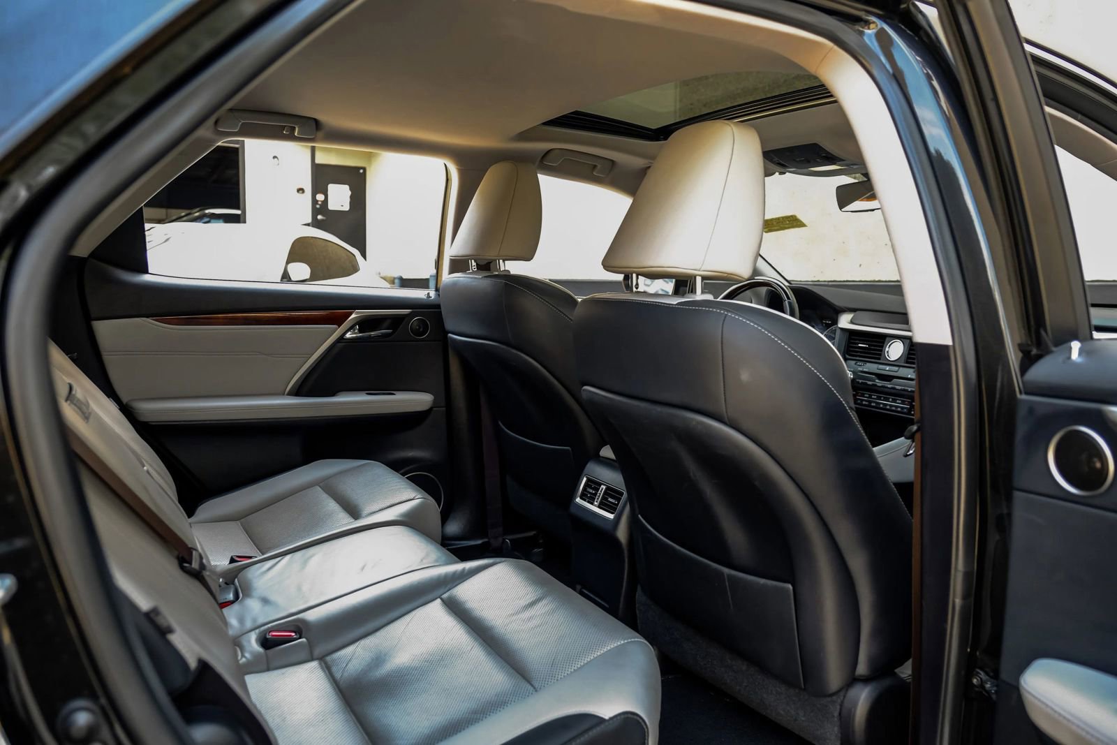 Used 2019 Lexus RX 350L FWD image 38