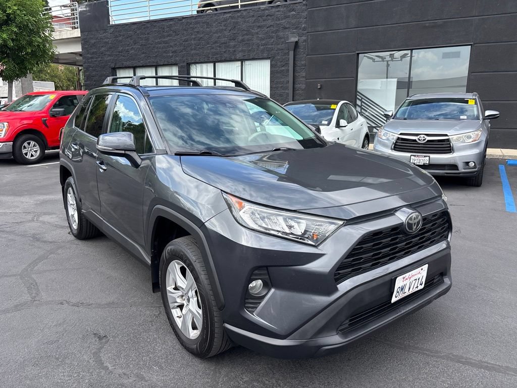 Used 2019 Toyota RAV4 XLE w/ Carpet Mat Package FWD image 2