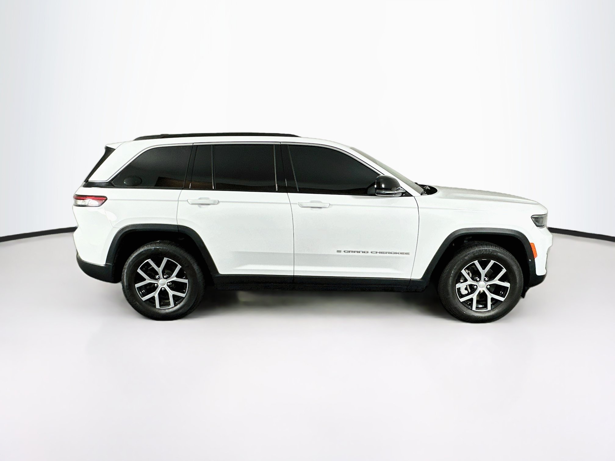Used 2024 Jeep Grand Cherokee Limited w/ Trailer Tow Package AWD/4WD image 10