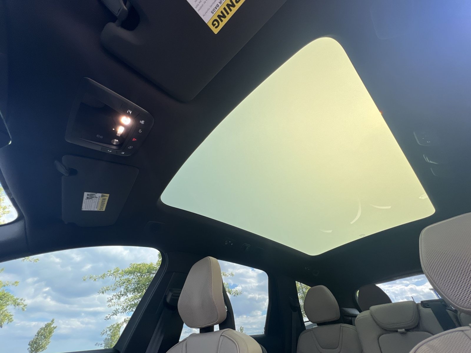 New 2026 Volvo EX90 Ultra AWD/4WD image 32