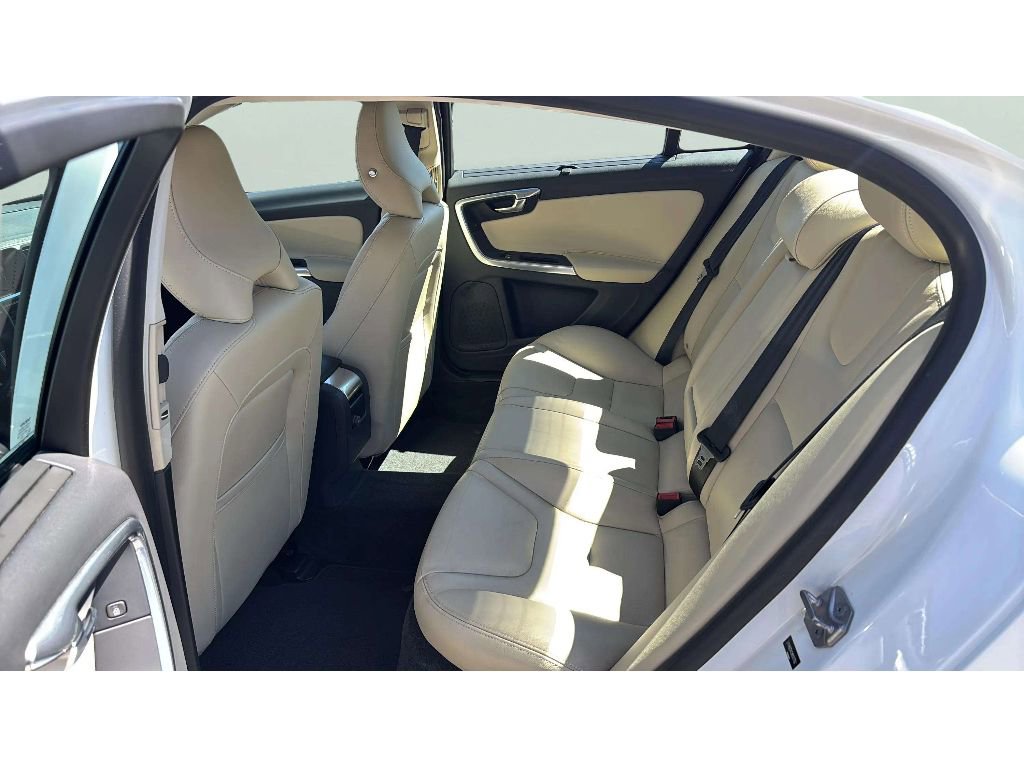 Used 2017 Volvo S60 T5 Inscription image 12